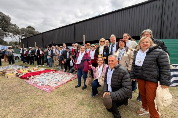 Misioneros llegaron al Milagro Salteño y repartieron yerba mate
