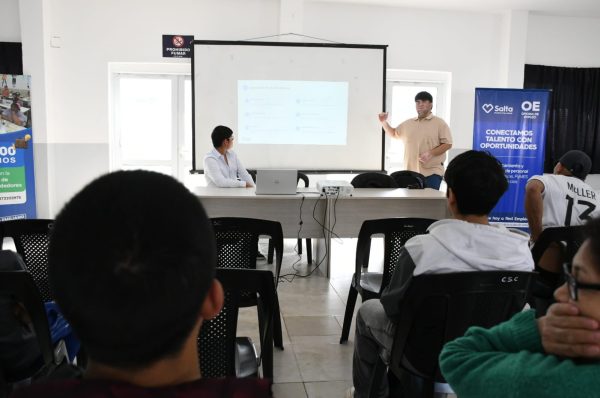 Vecinos de la zona sudeste conocieron los servicios de la Oficina de Empleo