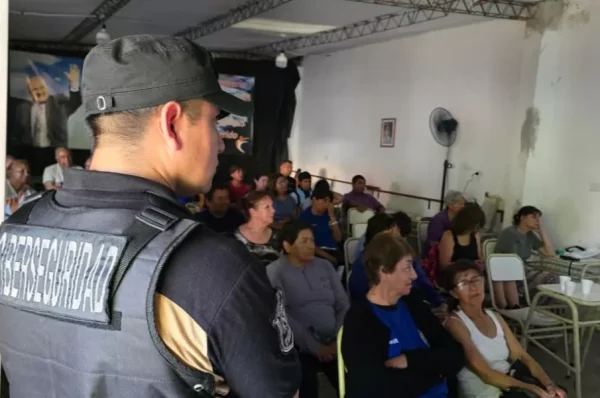 Adultos mayores fueron capacitados en ciberseguridad en Cerrillos